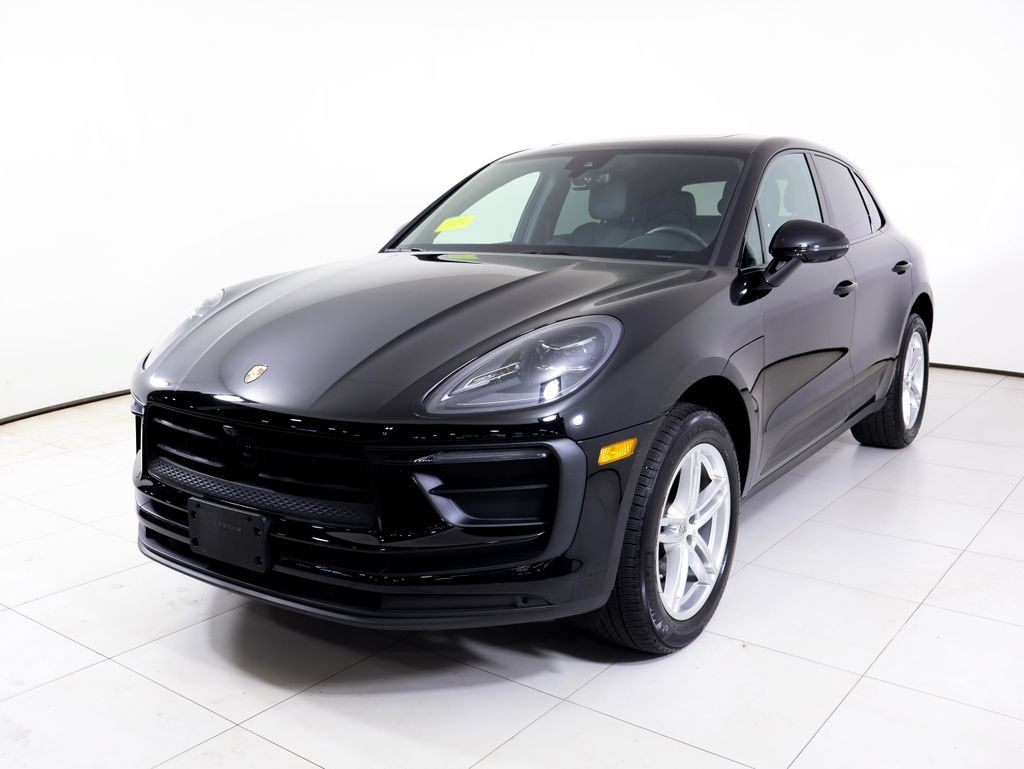 Certified 2024 Porsche Macan AWD/4WD image 1