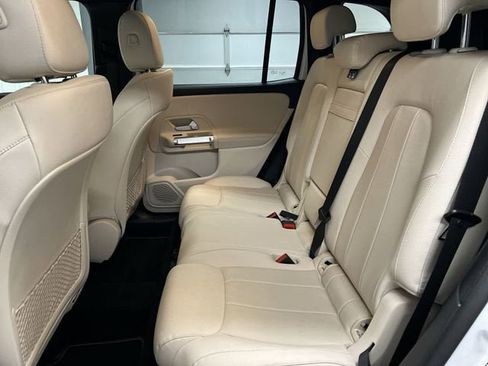 Used 2024 Mercedes-Benz GLB 250 4MATIC image 24