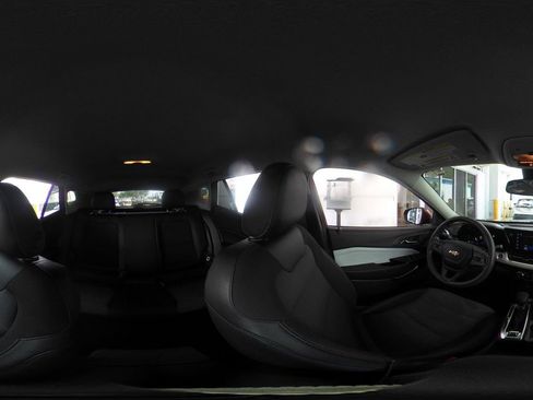 Used 2025 Chevrolet Trax LT image 42