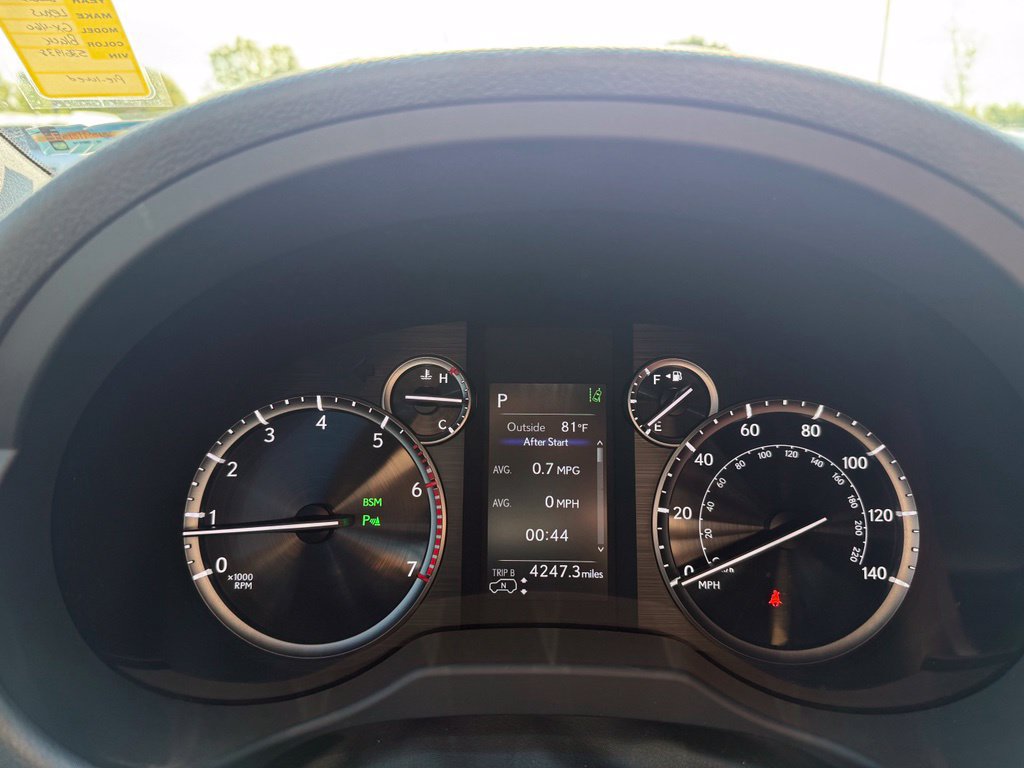 Used 2023 Lexus GX 460 Luxury w/ Sport Design Package AWD/4WD image 15