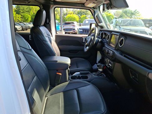 Used 2022 Jeep Wrangler Unlimited Sahara w/ Cold Weather Group AWD/4WD image 12