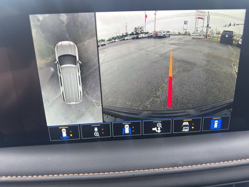 Used 2024 GMC Yukon AT4 w/ Technology Package AWD/4WD image 27