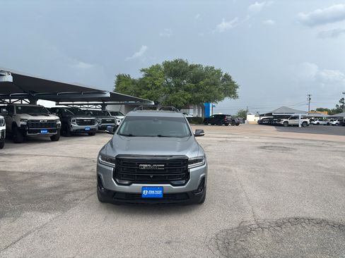 Used 2023 GMC Acadia SLT w/ Elevation Edition FWD image 2