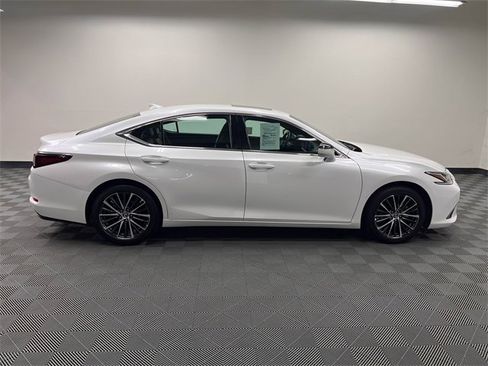 Used 2025 Lexus ES 350 w/ Premium Package image 4