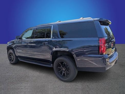 Used 2017 Chevrolet Suburban LT RWD image 3