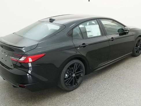 New 2026 Toyota Camry Hybrid FWD image 12