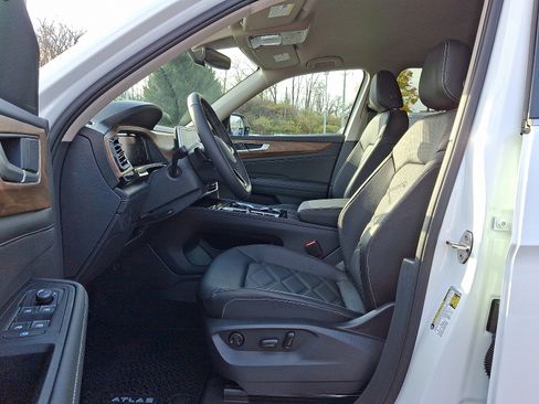 New 2025 Volkswagen Atlas SE AWD/4WD image 7