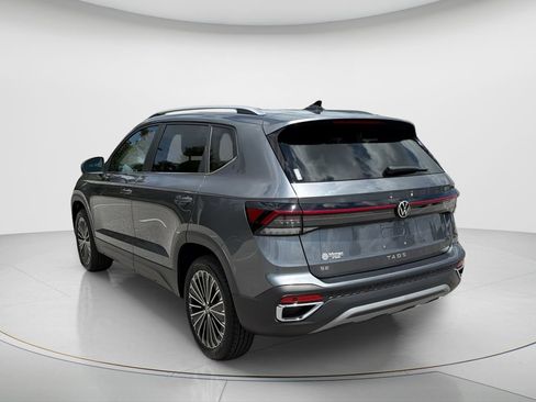 New 2026 Volkswagen Taos SE FWD image 8