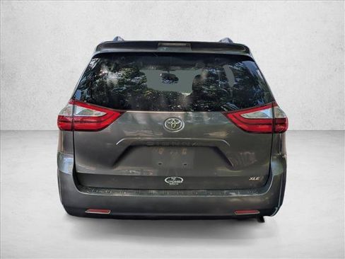 Used 2016 Toyota Sienna XLE FWD image 7