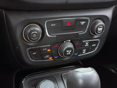 Used 2018 Jeep Compass Limited w/ Navigation Group AWD/4WD image 33