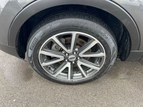 Used 2015 Ford Explorer XLT w/ Equipment Group 202A image 12