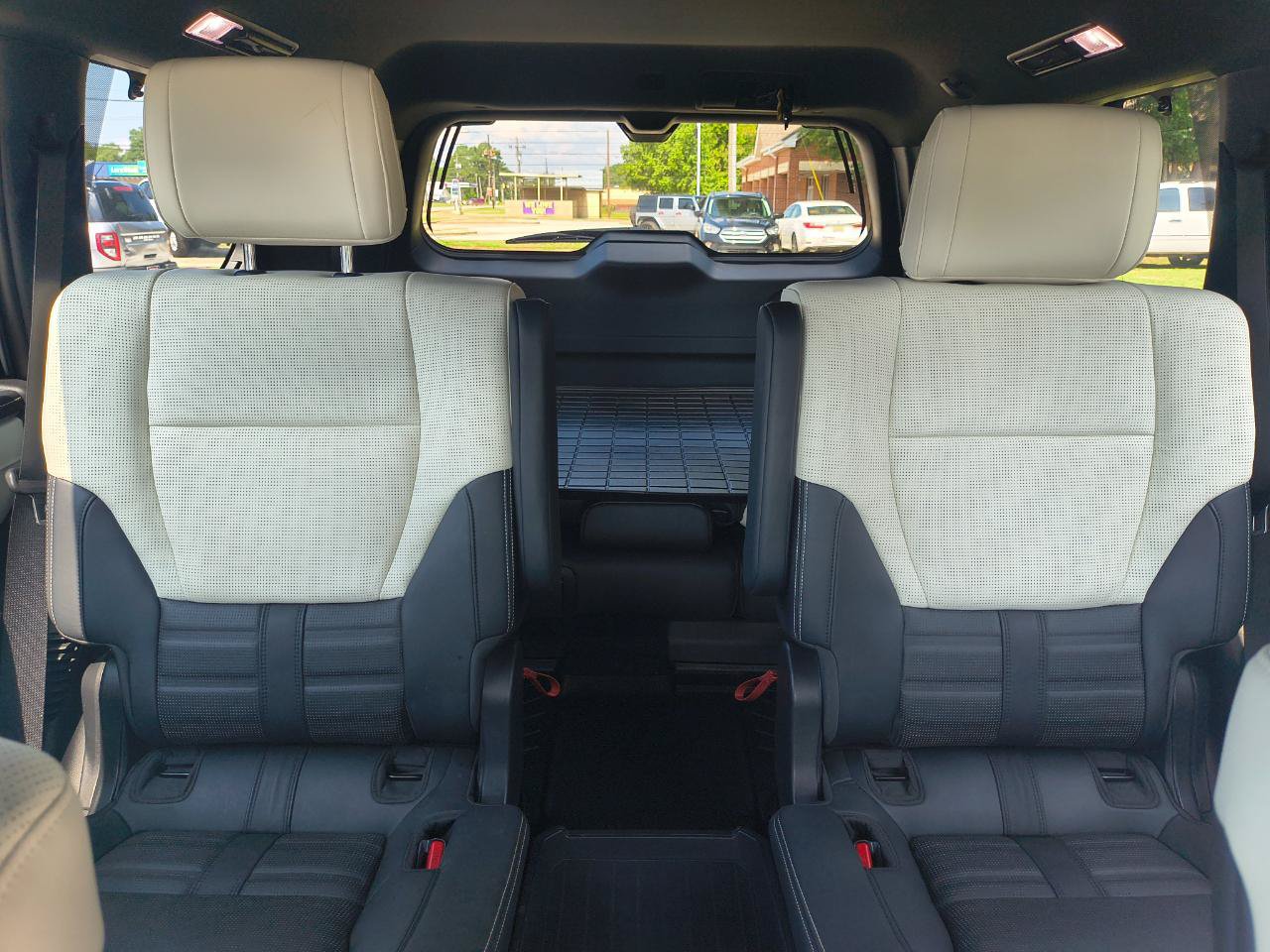 Used 2025 Toyota Sequoia Capstone AWD/4WD image 18