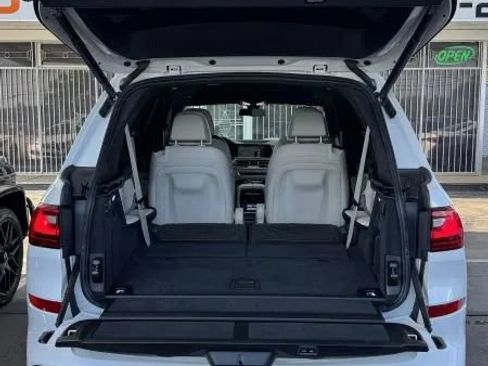 Used 2021 BMW X7 xDrive40i w/ M Sport Package AWD/4WD image 13