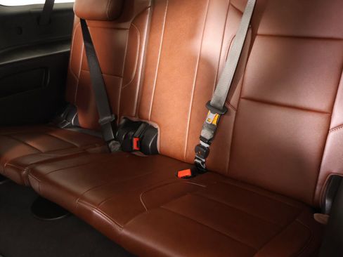 Used 2019 Chevrolet Suburban Premier w/ Premier Plus Edition image 14