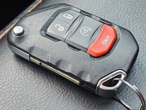 Used 2022 Jeep Gladiator Mojave w/ Cold Weather Group image 38