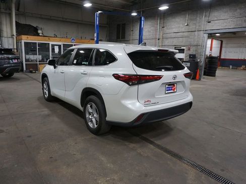 Used 2023 Toyota Highlander LE image 21