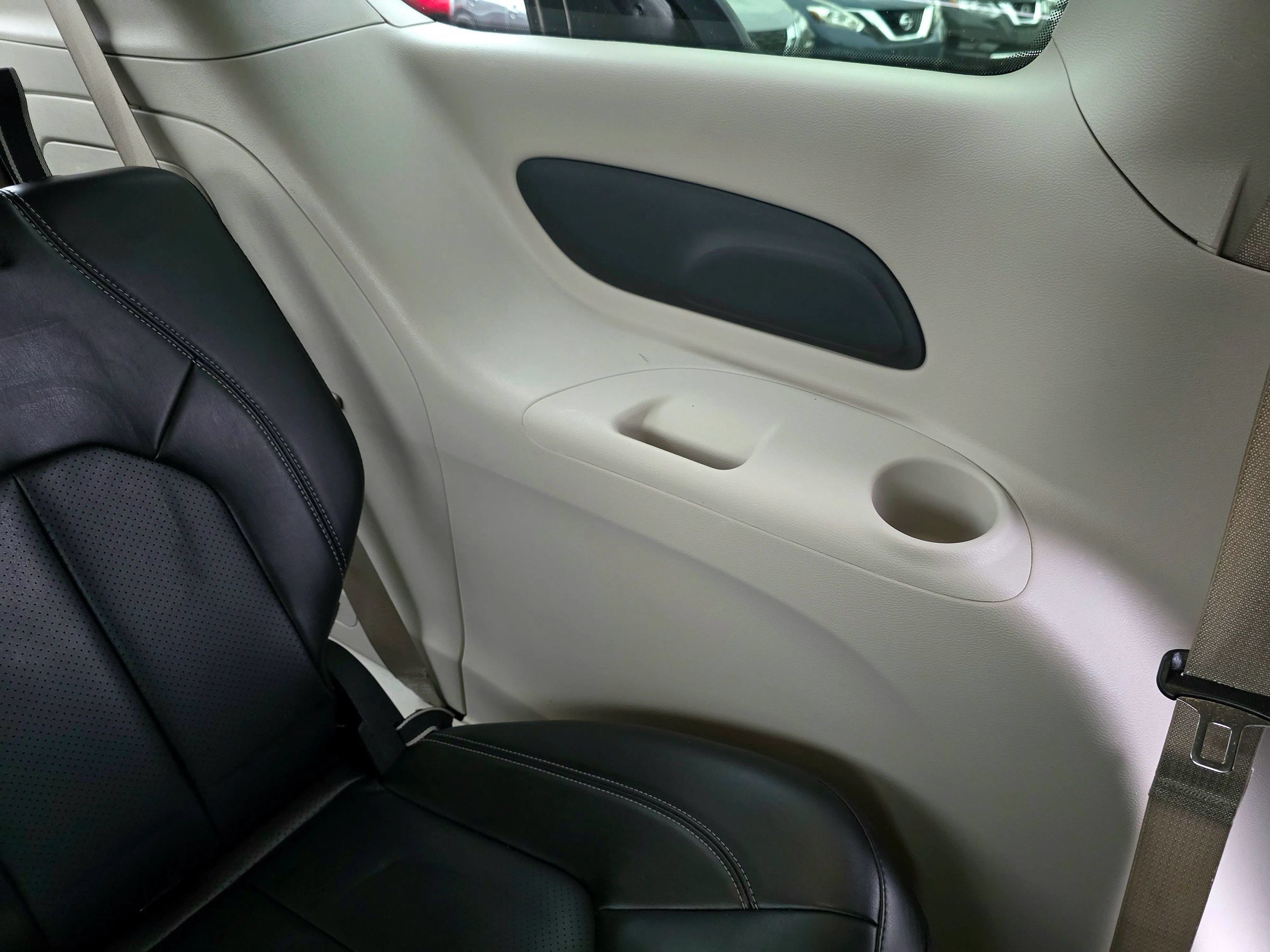 Used 2023 Chrysler Pacifica Touring-L FWD image 45