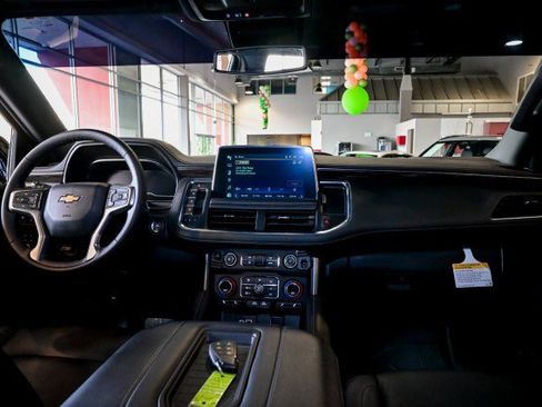 Used 2024 Chevrolet Suburban LT w/ Luxury Package image 30