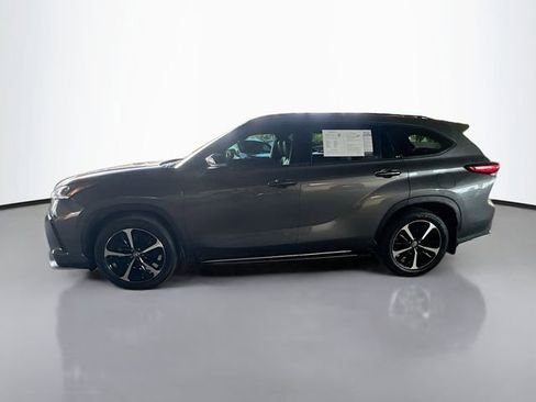 Used 2022 Toyota Highlander XSE FWD image 5