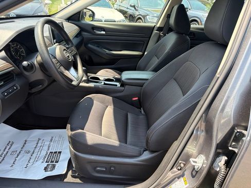 Used 2024 Nissan Altima 2.5 SV FWD image 24