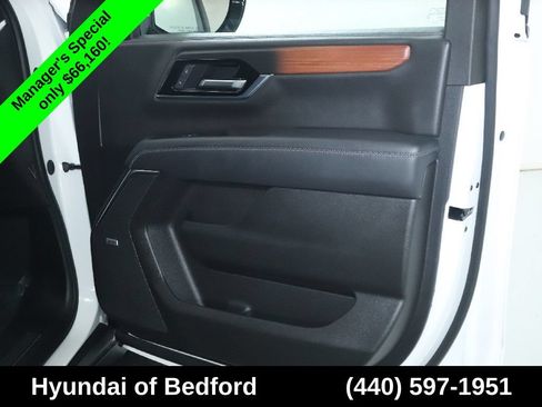 Used 2025 GMC Yukon Denali AWD/4WD image 39