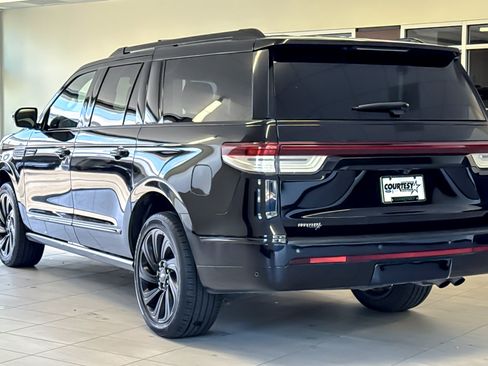 Certified 2023 Lincoln Navigator L Reserve AWD/4WD image 6