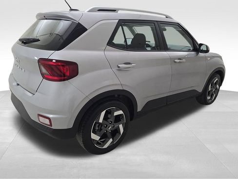 Used 2026 Hyundai Venue SEL FWD image 9