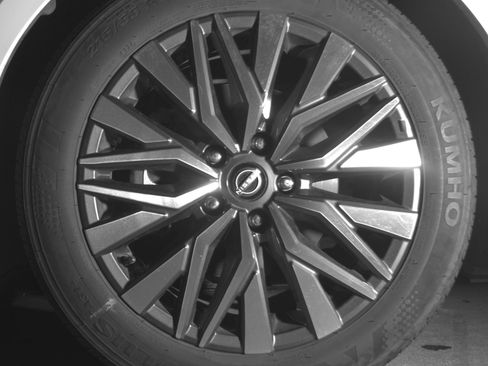 Used 2025 Nissan Altima 2.5 SV FWD image 12