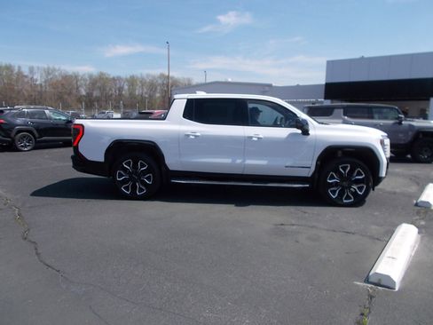 New 2025 GMC Sierra EV Denali image 2