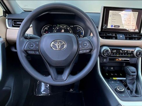 Used 2025 Toyota RAV4 XLE image 6