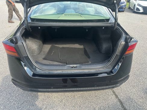Used 2025 Nissan Altima 2.5 SV FWD image 10