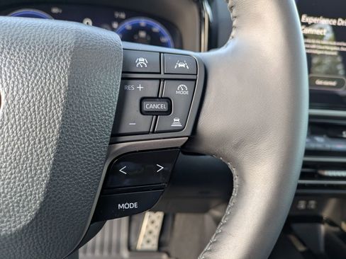 Used 2025 Toyota Camry XSE FWD image 18