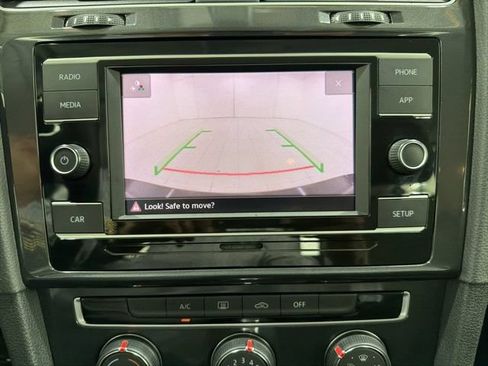 Used 2018 Volkswagen Golf S FWD image 33