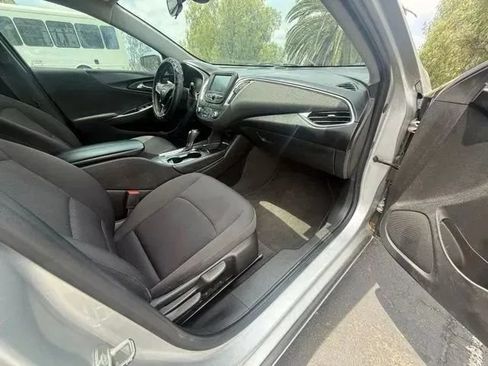 Used 2018 Chevrolet Malibu LT FWD image 10