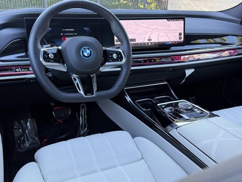 Used 2025 BMW i7 eDrive50 w/ M Sport Package image 31