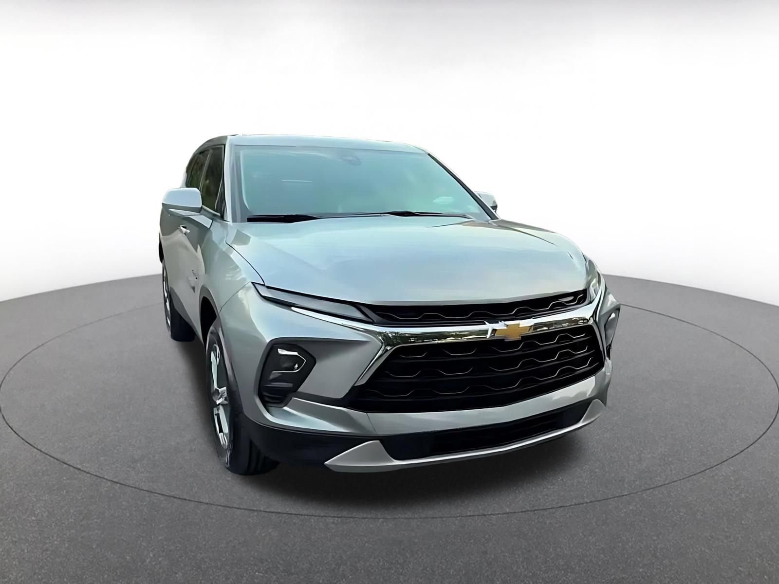 Used 2025 Chevrolet Blazer LT FWD image 3