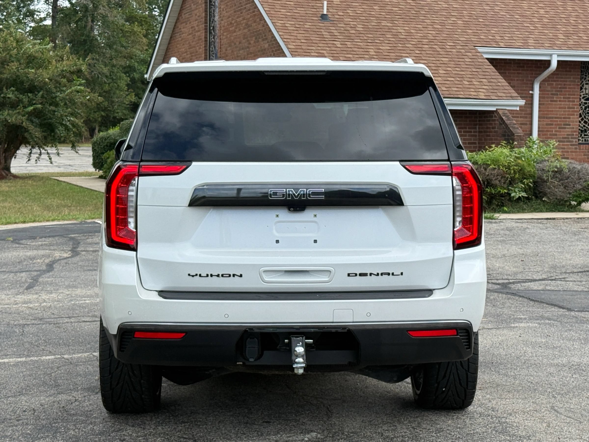 Used 2023 GMC Yukon Denali Ultimate w/ LPO, Floor Liner Package AWD/4WD image 4