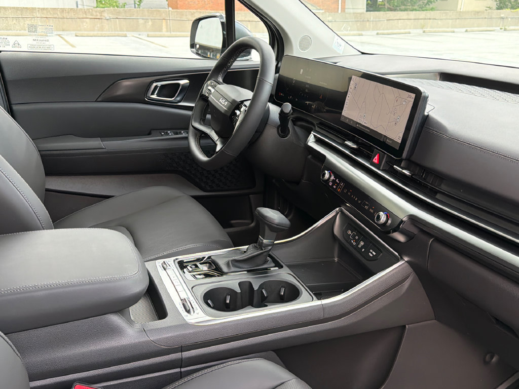 New 2027 Kia Carnival SX w/ Dark Edition Package FWD image 14