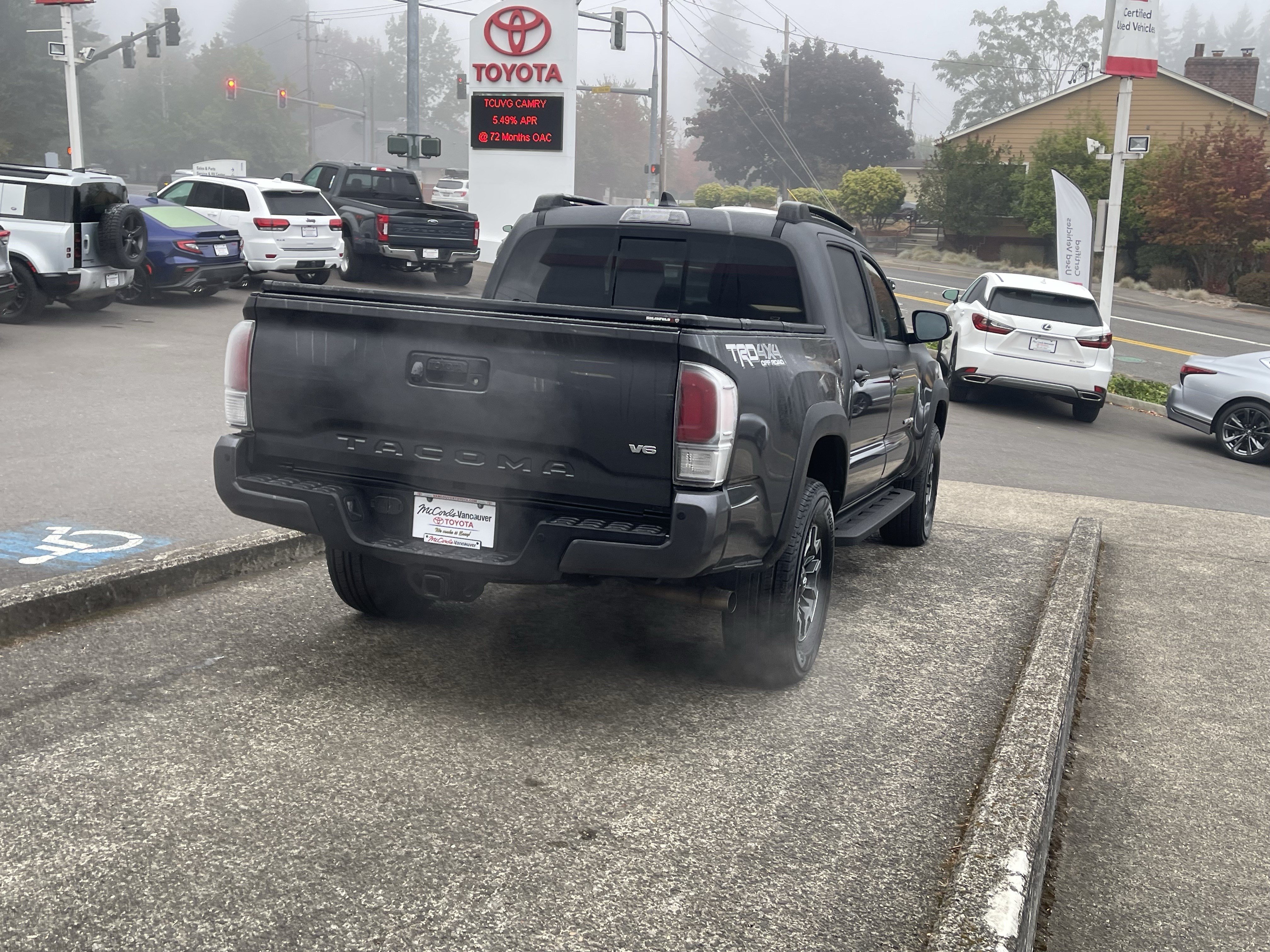 Certified 2020 Toyota Tacoma TRD Off-Road w/ TRD Premium Off Road Package AWD/4WD image 7