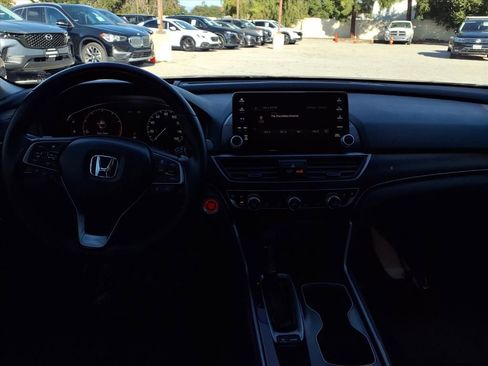 Used 2018 Honda Accord Touring image 19
