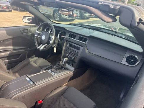 Used 2014 Ford Mustang Convertible RWD image 15