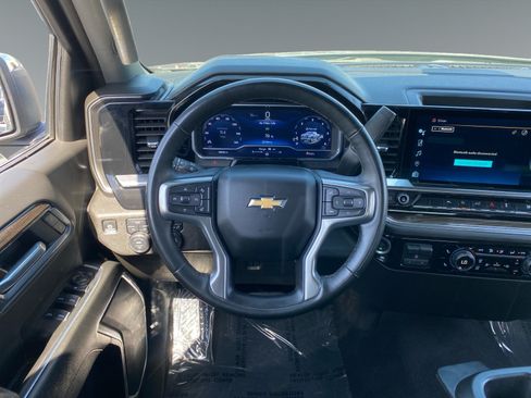 Used 2025 Chevrolet Silverado 1500 LT AWD/4WD image 12
