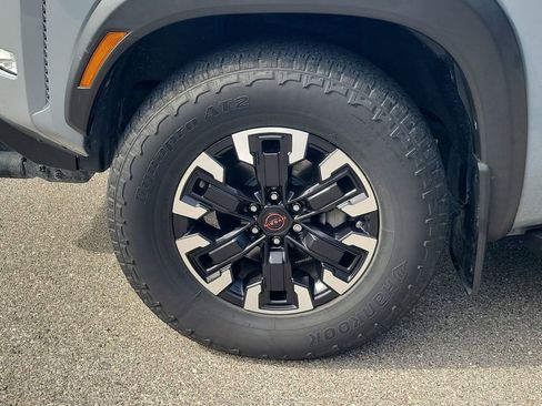 Used 2022 Nissan Frontier PRO-4X image 11