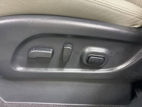 Used 2024 Nissan Titan SV w/ SV Convenience Package image 11