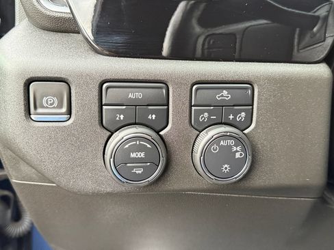 Used 2022 Chevrolet Silverado 1500 LT AWD/4WD image 21