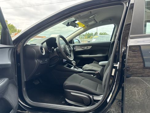 Used 2023 Kia Forte LXS FWD image 9