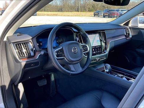 Used 2025 Volvo V60 B5 Cross Country Plus AWD/4WD image 17