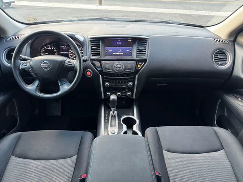 Used 2017 Nissan Pathfinder SV image 10