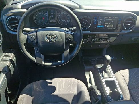 Used 2016 Toyota Tacoma TRD Sport w/ Towing Package AWD/4WD image 12