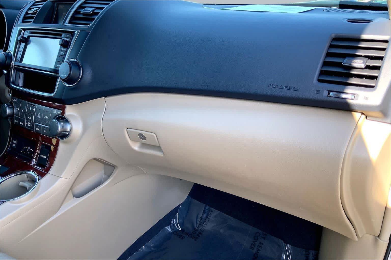 Used 2013 Toyota Highlander Limited AWD/4WD image 18